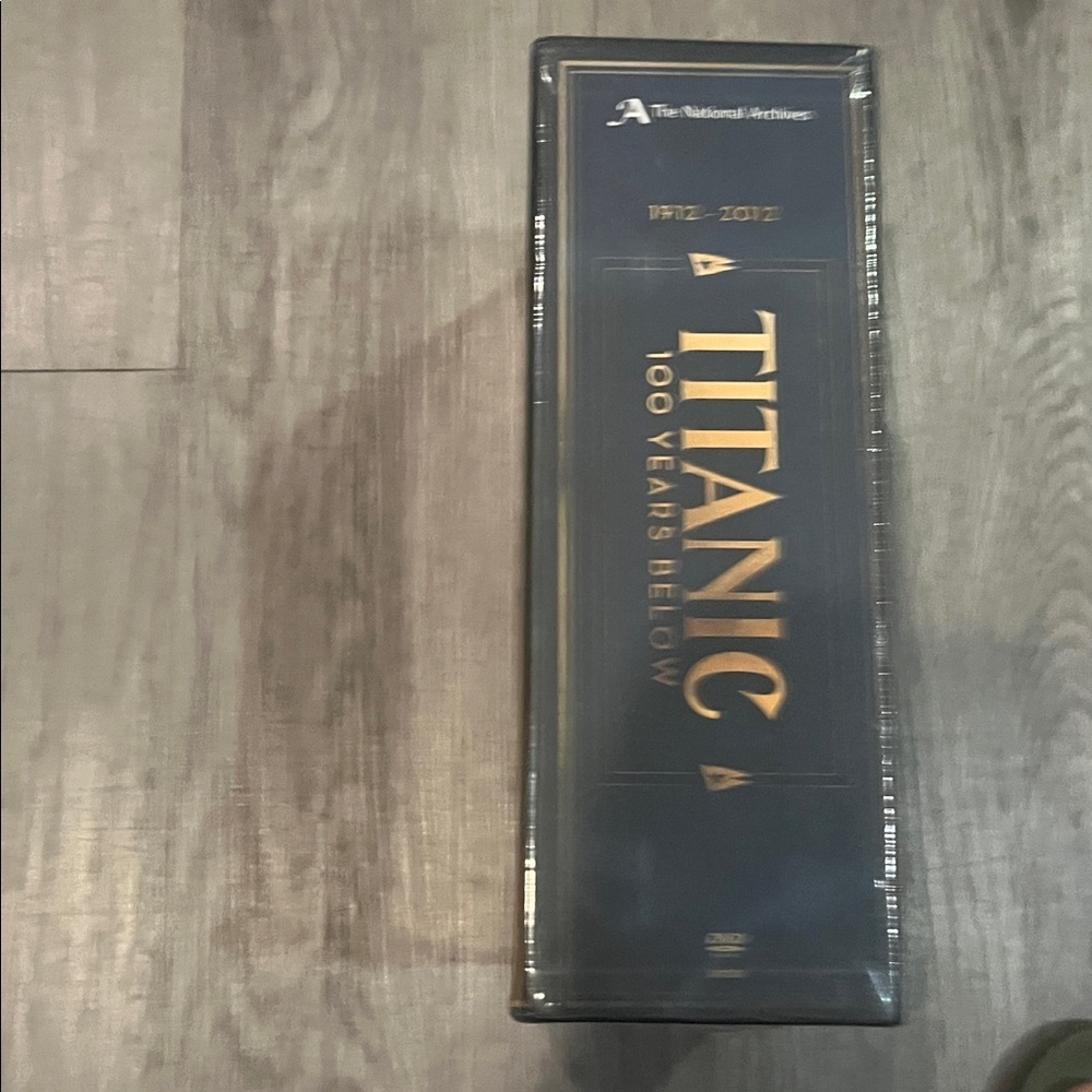 Titanic 100 Years Below Deluxe Centenary Edition - Picture 2 of 4
